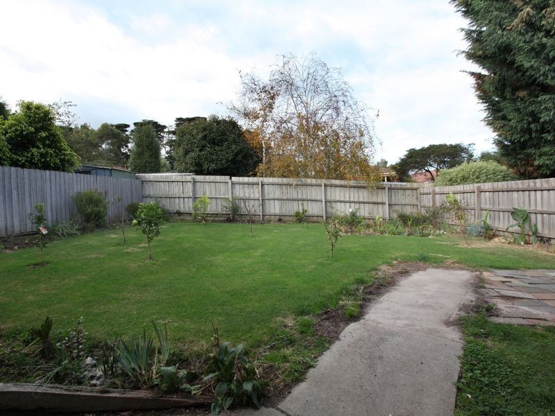 16 Mirrabook Court, Berwick VIC 3806