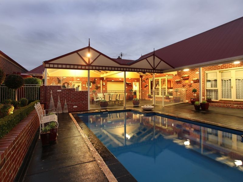 5 Brennan Court, Berwick VIC 3806