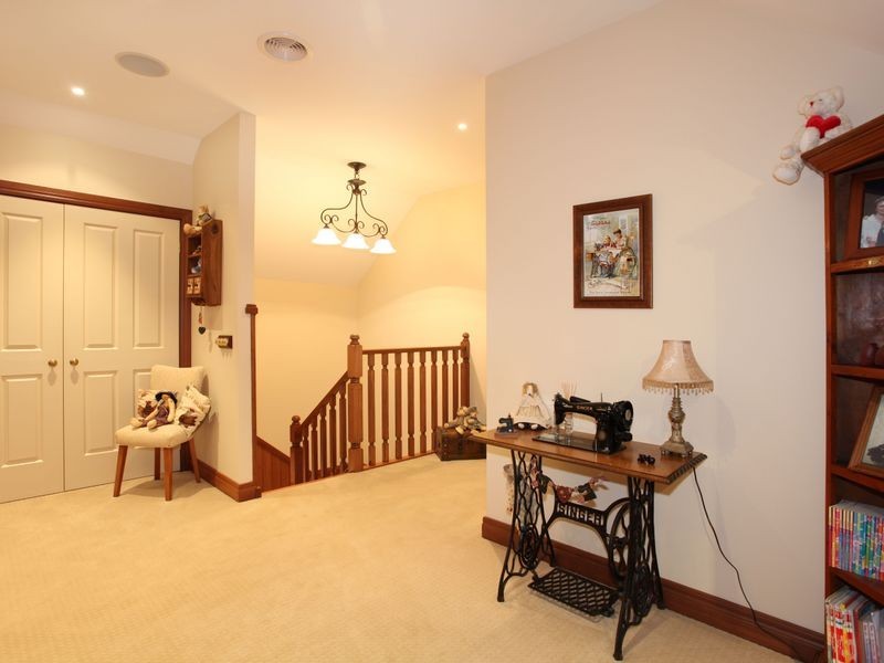 5 Brennan Court, Berwick VIC 3806