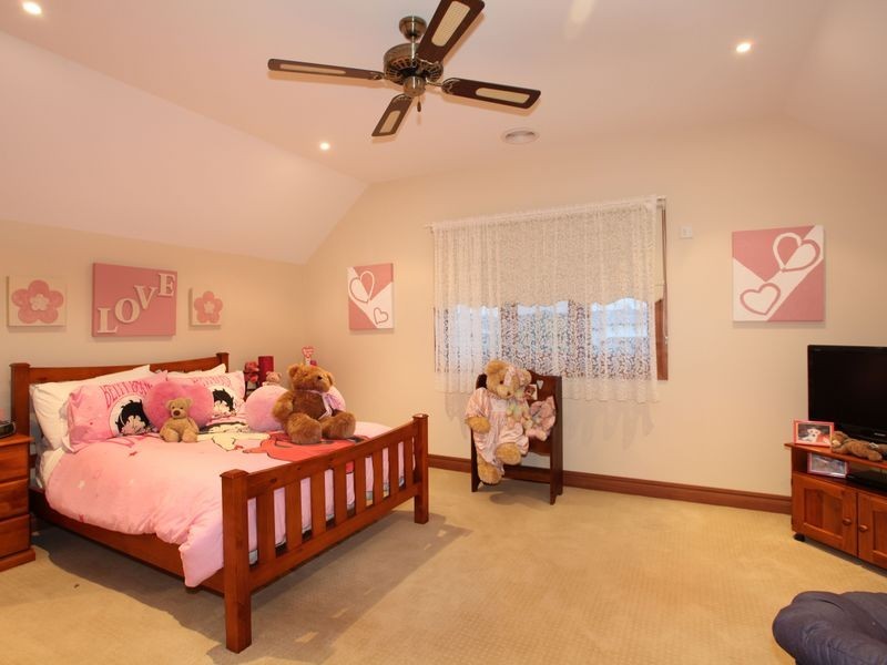 5 Brennan Court, Berwick VIC 3806