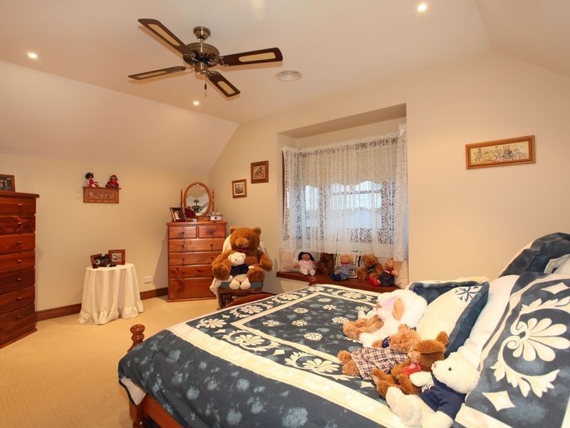 5 Brennan Court, Berwick VIC 3806