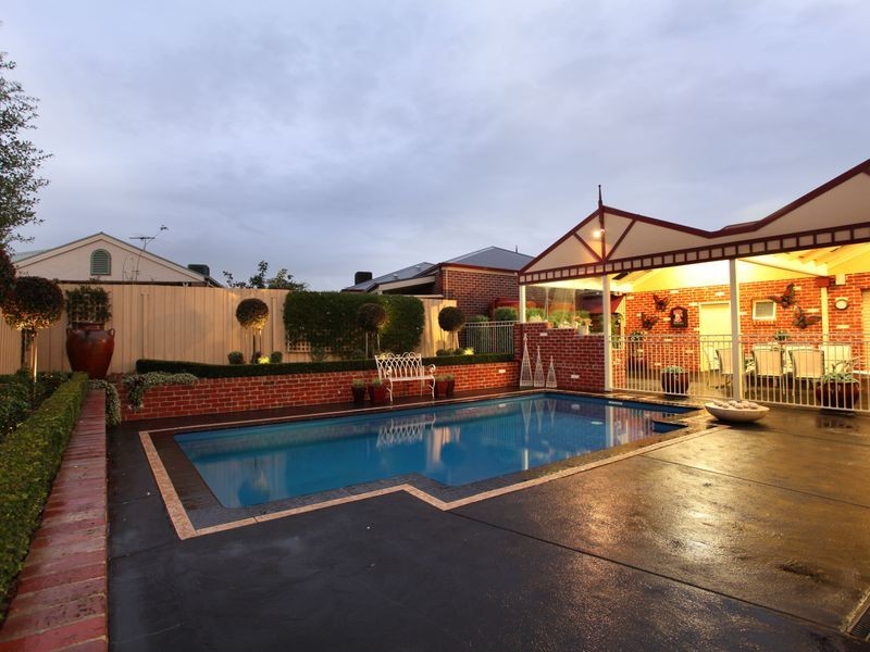 5 Brennan Court, Berwick VIC 3806