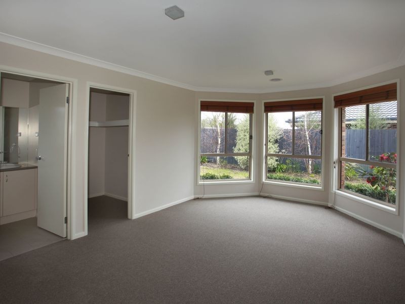 20 Dempster Way, Berwick VIC 3806