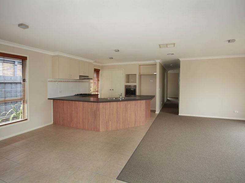 20 Dempster Way, Berwick VIC 3806