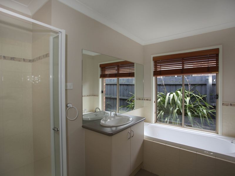 20 Dempster Way, Berwick VIC 3806