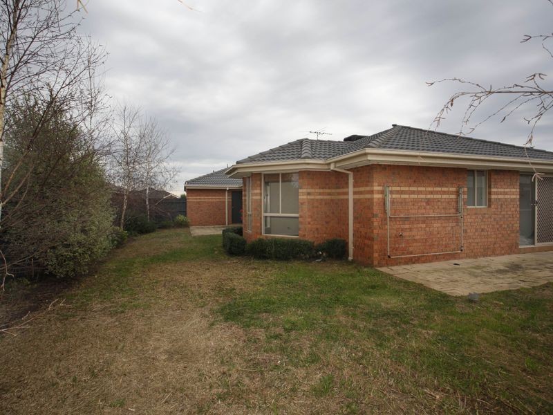 20 Dempster Way, Berwick VIC 3806