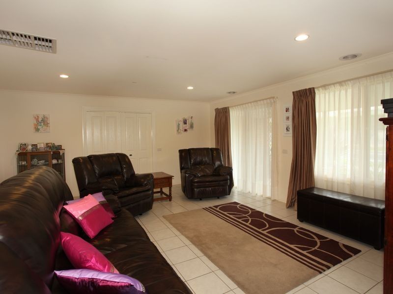 54 Marlesford Crescent, Berwick VIC 3806