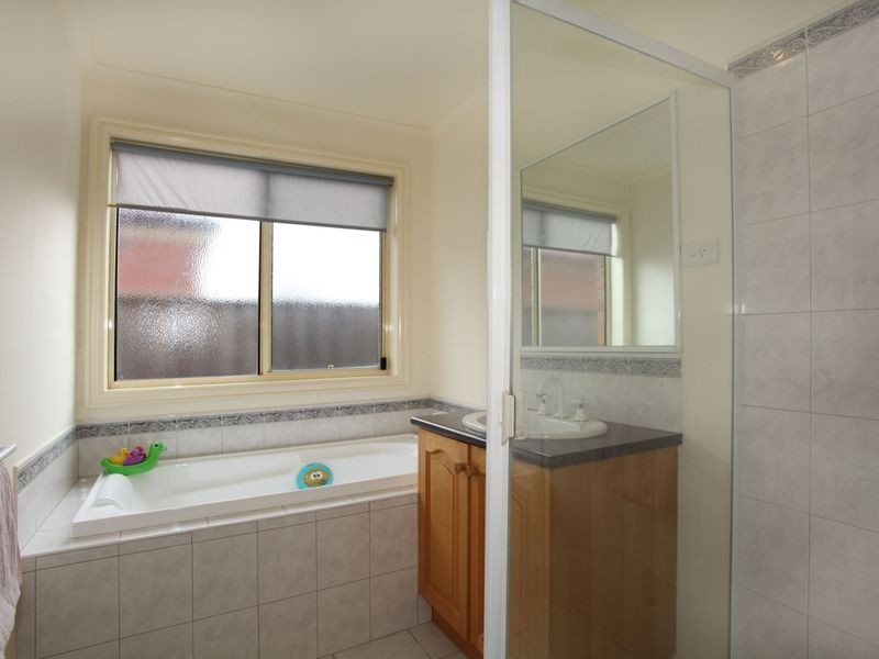 54 Marlesford Crescent, Berwick VIC 3806