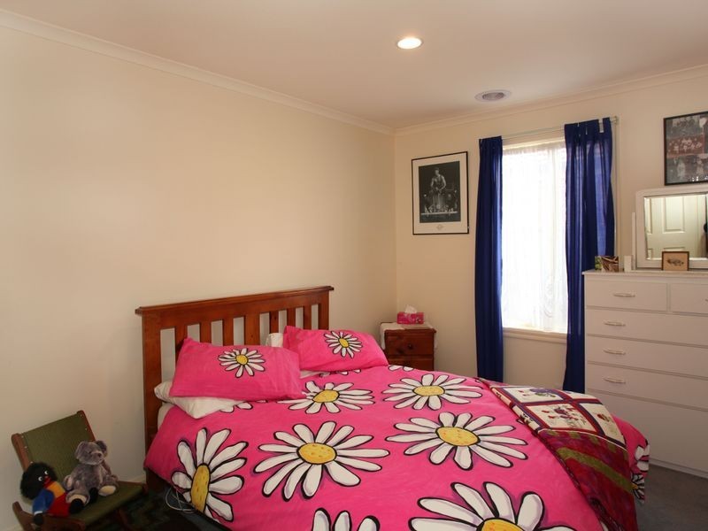 54 Marlesford Crescent, Berwick VIC 3806