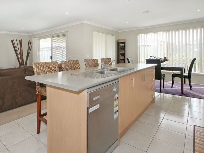 157 Rosebank Drive, Cranbourne North VIC 3977