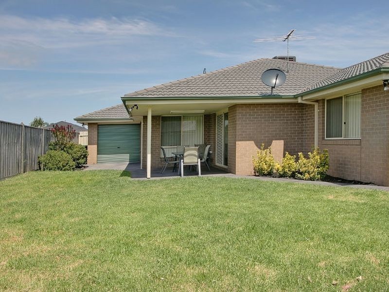157 Rosebank Drive, Cranbourne North VIC 3977