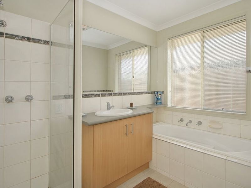 157 Rosebank Drive, Cranbourne North VIC 3977