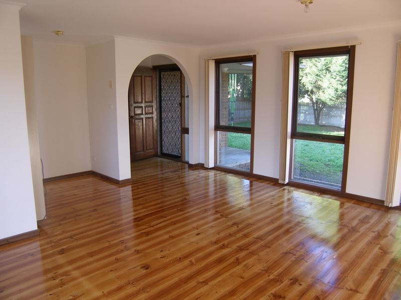 4 Ambleside Crescent, Berwick VIC 3806