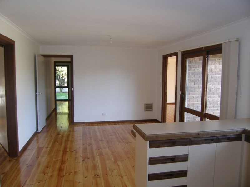 4 Ambleside Crescent, Berwick VIC 3806