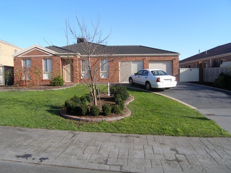 8 Fabriano Place, Narre Warren South VIC 3805