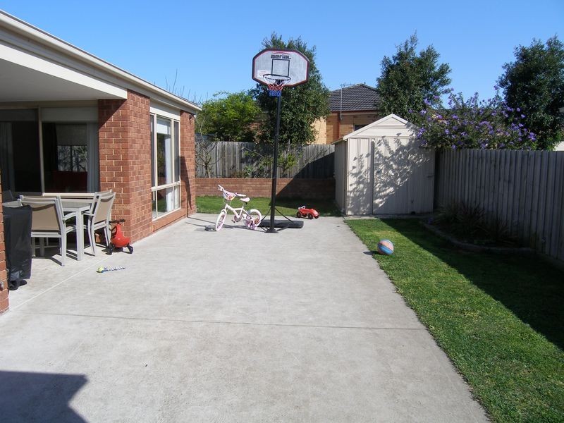 8 Fabriano Place, Narre Warren South VIC 3805