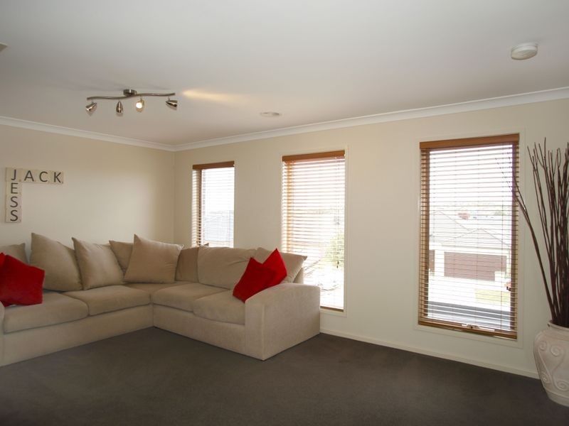 63 Saul Avenue, Berwick VIC 3806