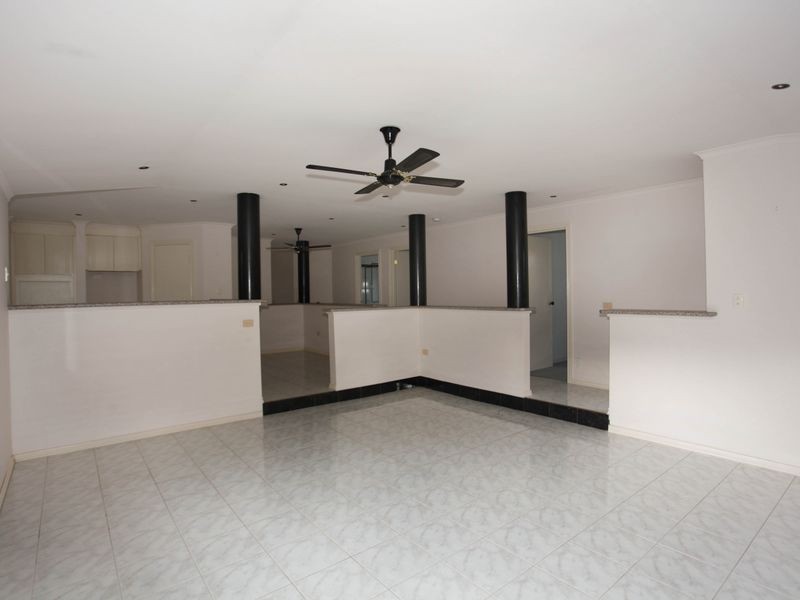 2/19 Glen Erin Way, Berwick VIC 3806