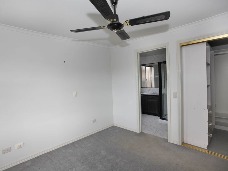 2/19 Glen Erin Way, Berwick VIC 3806