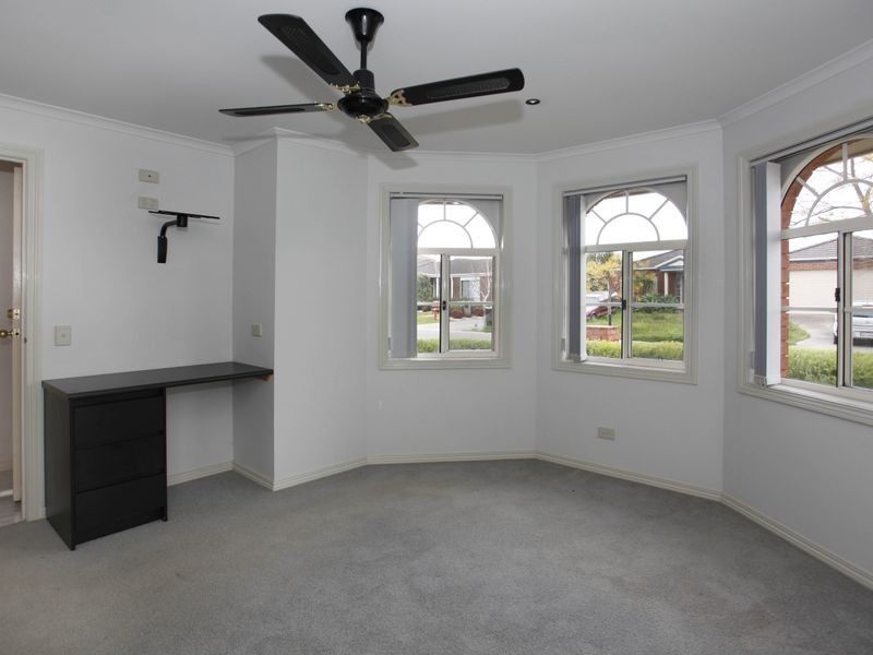 2/19 Glen Erin Way, Berwick VIC 3806