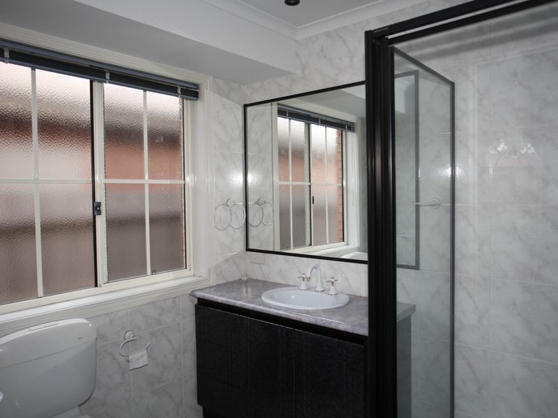 2/19 Glen Erin Way, Berwick VIC 3806