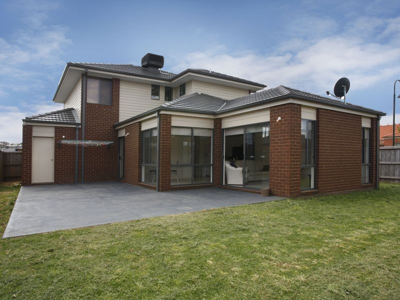 33 Premier Drive, Berwick VIC 3806