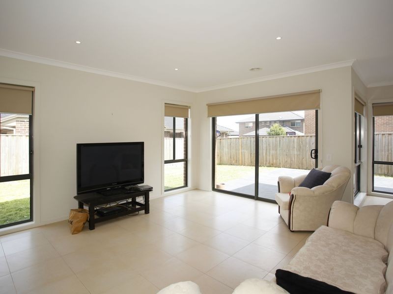 33 Premier Drive, Berwick VIC 3806