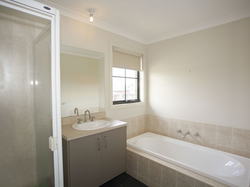 33 Premier Drive, Berwick VIC 3806