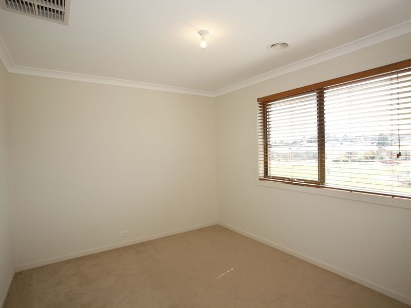 33 Premier Drive, Berwick VIC 3806