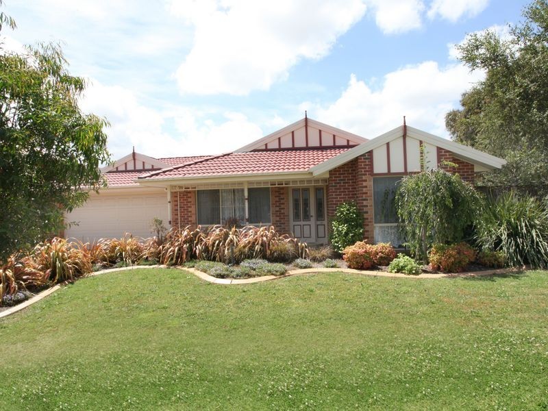 10 Sittella Drive, Berwick VIC 3806