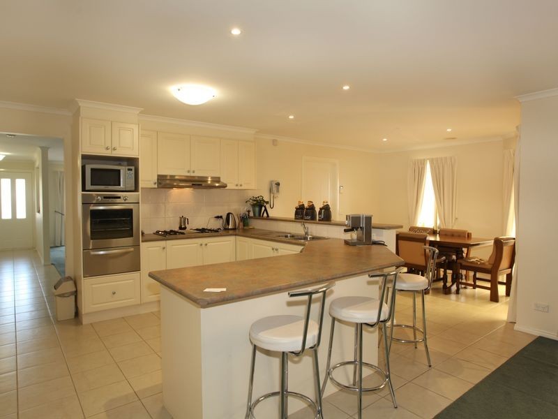10 Sittella Drive, Berwick VIC 3806