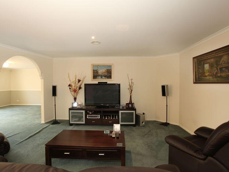 10 Sittella Drive, Berwick VIC 3806