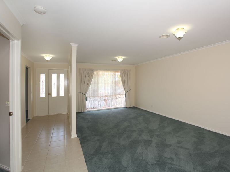 10 Sittella Drive, Berwick VIC 3806