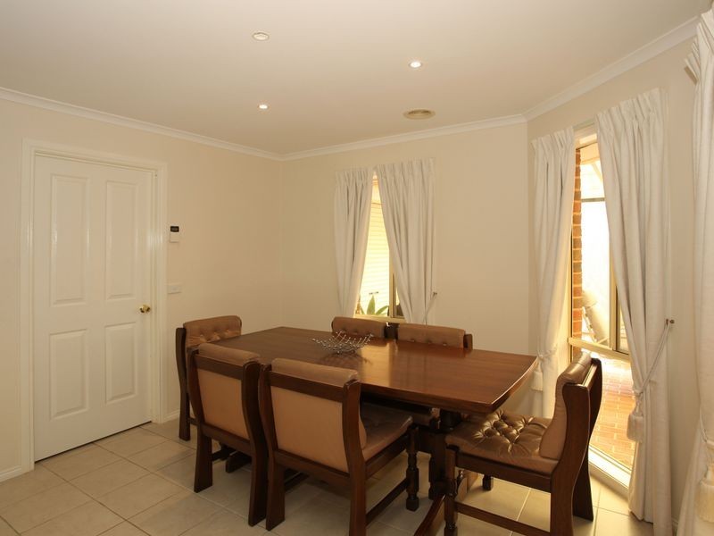 10 Sittella Drive, Berwick VIC 3806