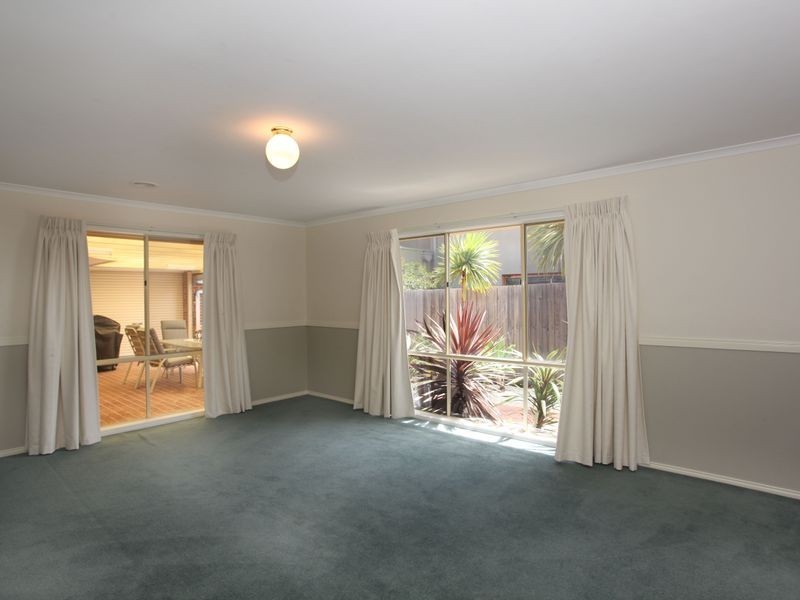 10 Sittella Drive, Berwick VIC 3806