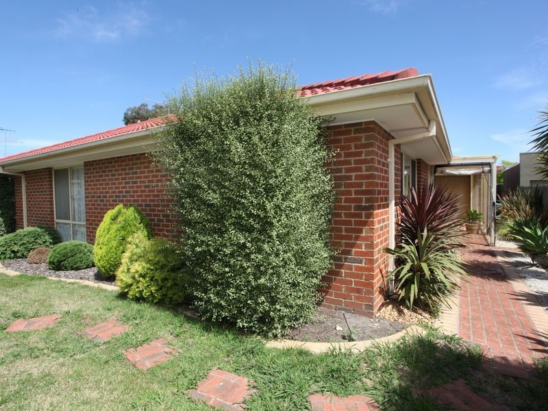 10 Sittella Drive, Berwick VIC 3806