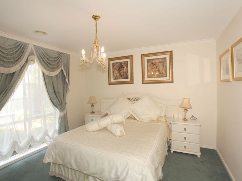 10 Sittella Drive, Berwick VIC 3806