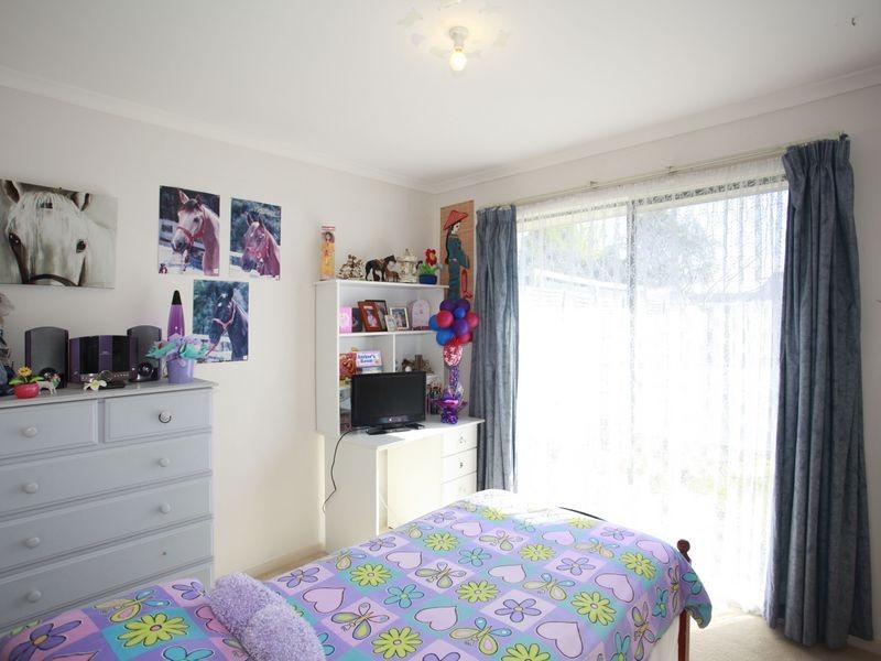 24 England Walk, Narre Warren South VIC 3805
