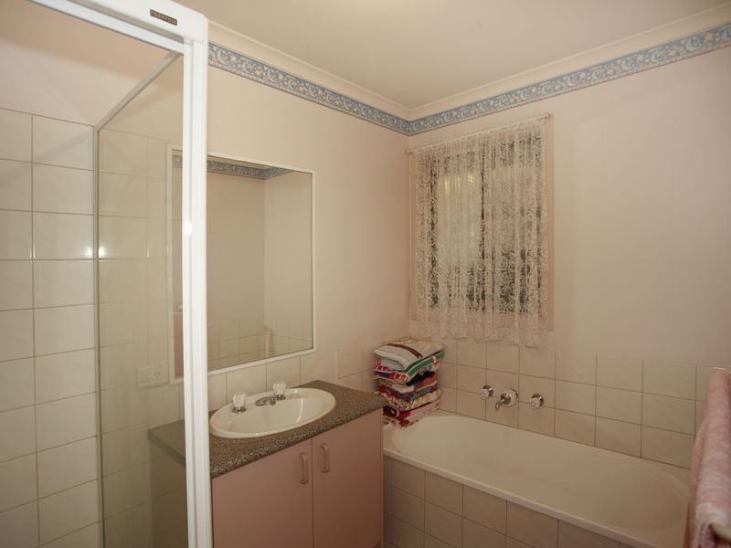 24 England Walk, Narre Warren South VIC 3805