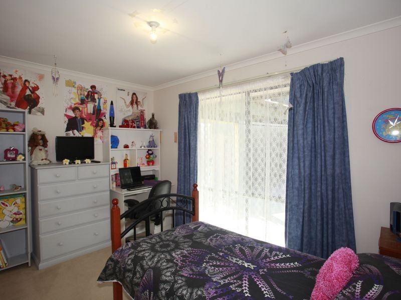 24 England Walk, Narre Warren South VIC 3805
