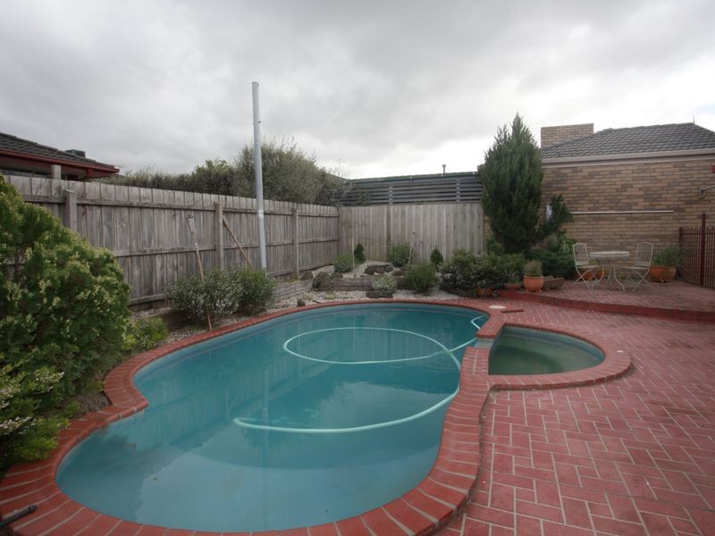 6 Golden Leaf Avenue, Narre Warren South VIC 3805