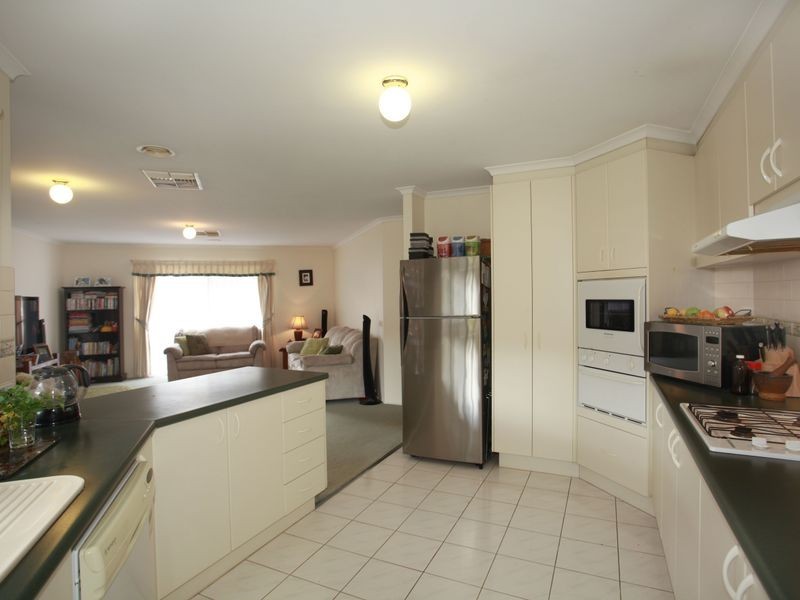 6 Golden Leaf Avenue, Narre Warren South VIC 3805