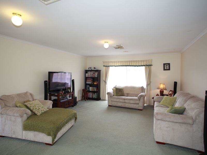 6 Golden Leaf Avenue, Narre Warren South VIC 3805