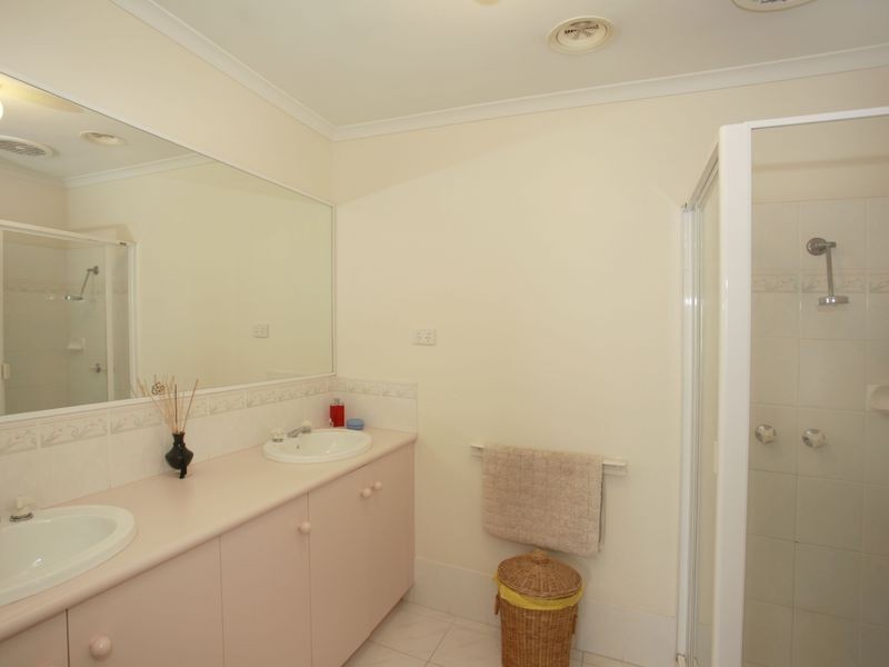 6 Golden Leaf Avenue, Narre Warren South VIC 3805