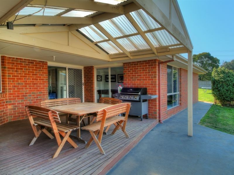 22 Windsor Drive, Beaconsfield VIC 3807