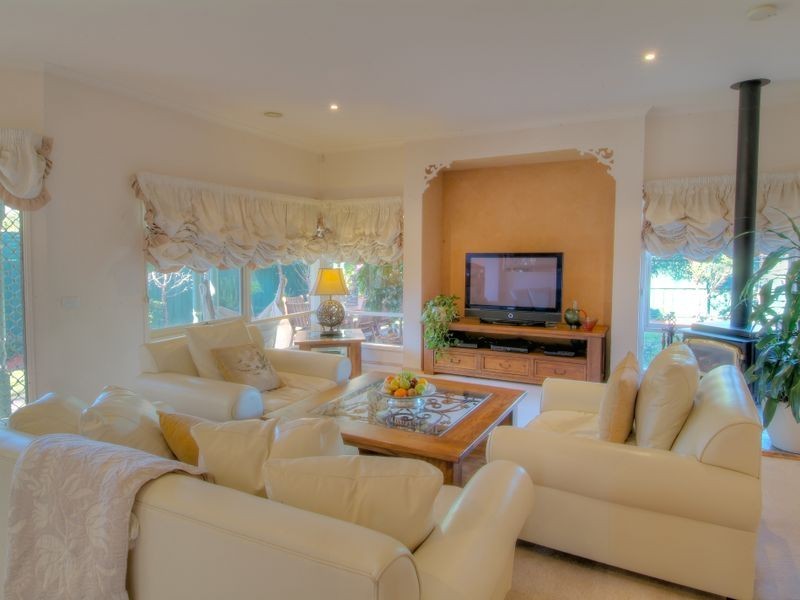 9 The Crescent, Narre Warren South VIC 3805