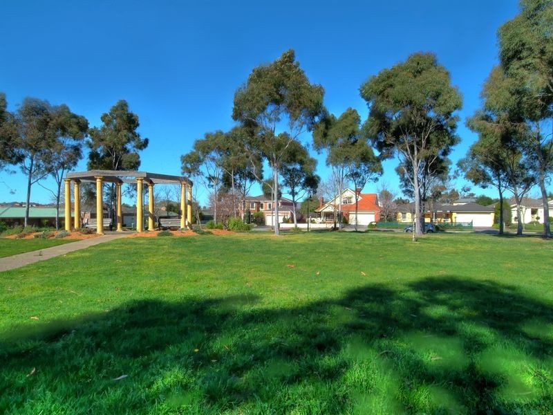 9 The Crescent, Narre Warren South VIC 3805