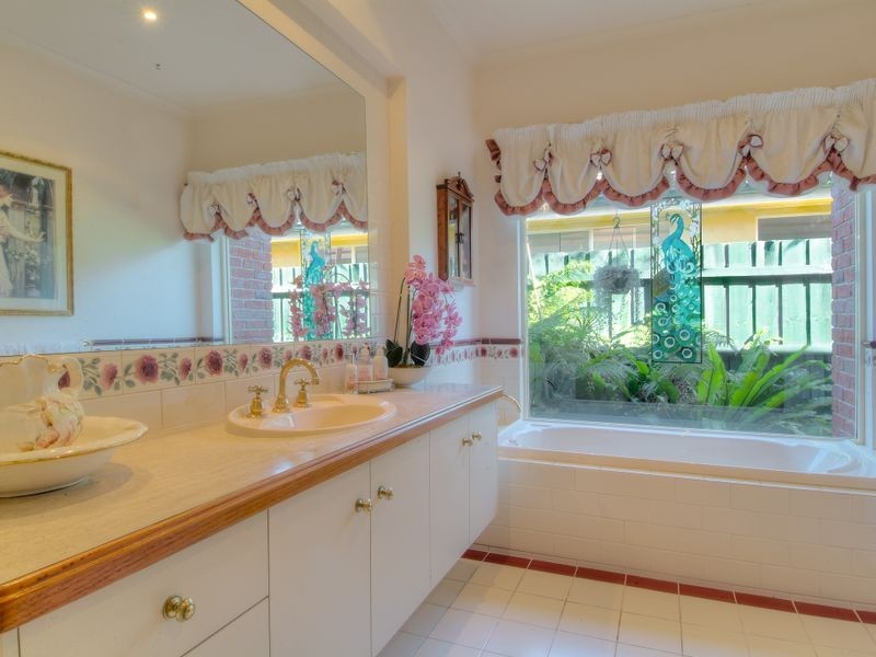 9 The Crescent, Narre Warren South VIC 3805