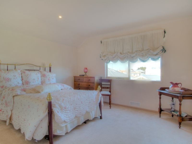 9 The Crescent, Narre Warren South VIC 3805