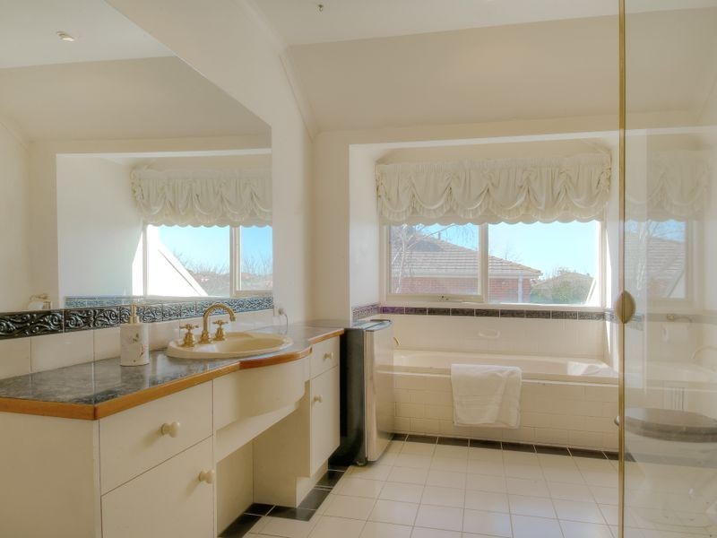 9 The Crescent, Narre Warren South VIC 3805